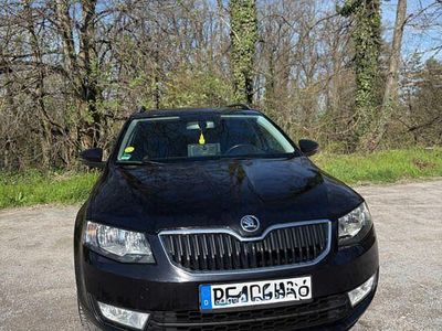 Gebraucht Skoda Octavia Ambition 105 PS (77 kW) 2014 Schwarz Kleinwagen