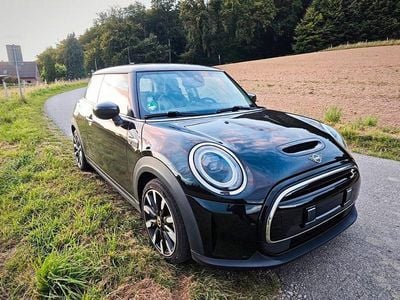 Schwarz Gebraucht 2021 Mini Cooper SE Kleinwagen | 15.500 € (Guter Preis)