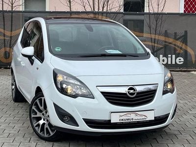 Weiß Gebraucht 2012 Opel Meriva Color Edition Van / Kleinbus | 4.490 € (Guter Preis)