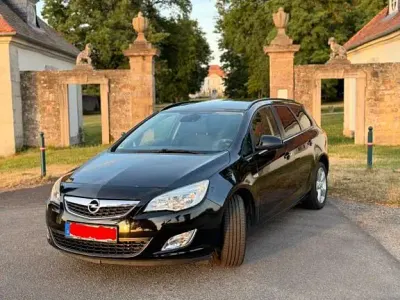 Gebraucht Opel Astra Edition 120 PS (88 kW) 2011 Schwarz Kombi