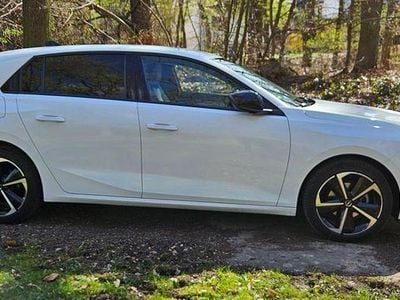 Usata Opel Astra Elegance 131 CV (96 kW) 2024 Bianco Utilitaria