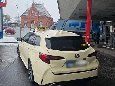 Second-hand Toyota Corolla Team 152 CP (111 kW) 2024 Negru Break