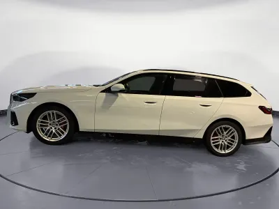 Gebraucht BMW 520 Performance 197 PS (144 kW) 2025 Weiß Kombi