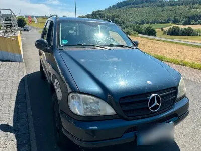 Gebraucht Mercedes ML270 163 PS (119 kW) 2001 Blau SUV