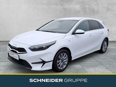Gebraucht Kia Ceed Spirit 140 PS (102 kW) 2022 Weiß Kleinwagen