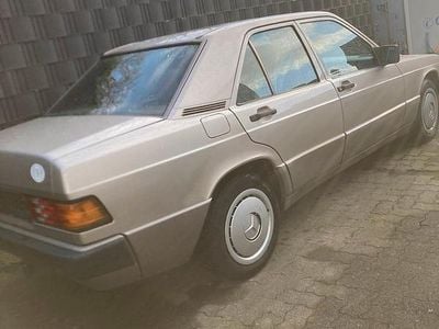 Usata Mercedes 190 75 CV (55 kW) 1990 Grigio Berlina