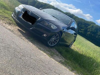 Gebraucht BMW 320 184 PS (135 kW) 2011 Schwarz Kombi