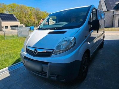 Second-hand Opel Vivaro 114 CP (83 kW) 2010 Alb Monovolum