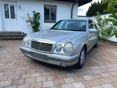 Brugt Mercedes E280 Elegance 193 HK (141 kW) 1996 Sølv Sedan