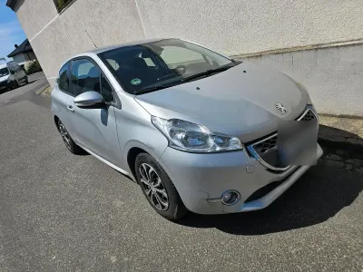 Gebraucht Peugeot 208 Access 92 PS (67 kW) 2013 Kleinwagen
