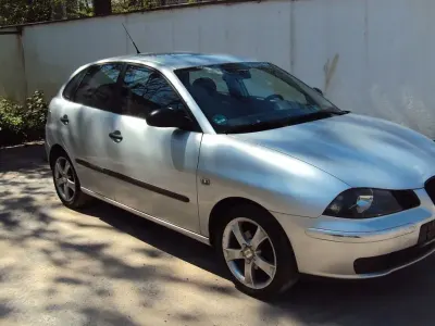 Używany Seat Ibiza Stella 64 KM (47 kW) 2003 Srebrny Hatchback