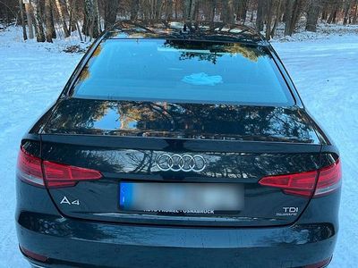 Grau Gebraucht 2016 Audi A4 Comfort Limousine | 20.000 €