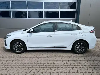 Gebraucht Hyundai Ioniq Trend 100 kW (136 PS) 2021 Weiß Kleinwagen