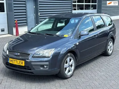 Używany Ford Focus Futura 101 KM (74 kW) 2007 Szary Kombi
