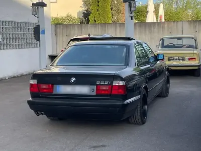 Gebraucht BMW 525 Basis 194 PS (142 kW) 1991 Schwarz Limousine