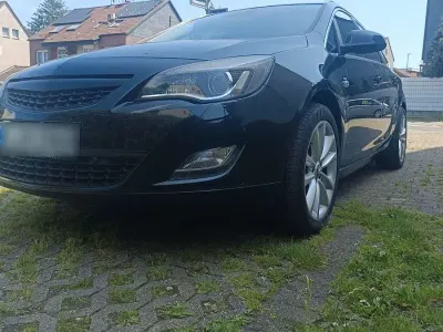 Gebraucht Opel Astra Innovation 180 PS (132 kW) 2012 Schwarz Kombi
