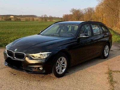 Gebraucht BMW 320 Advantage 184 PS (135 kW) 2019 Black sapphire (metallic) Kombi