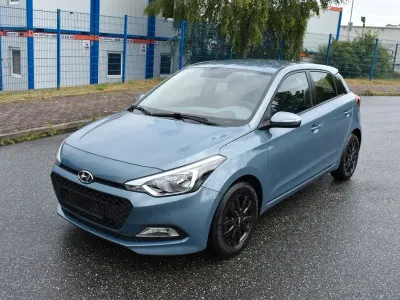 Gebraucht Hyundai i20 75 PS (55 kW) 2018 Blau Limousine
