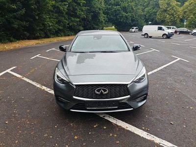 Infiniti Q30