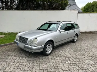 Gebraucht Mercedes E230 Elegance 150 PS (110 kW) 1997 Silber Kombi