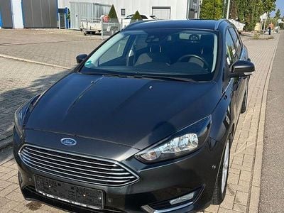 Grau Gebraucht 2016 Ford Focus Kombi | 7.900 € (Guter Preis)