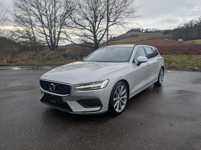 Gebraucht Volvo V60 Momentum 197 PS (144 kW) 2021 Grau Kombi