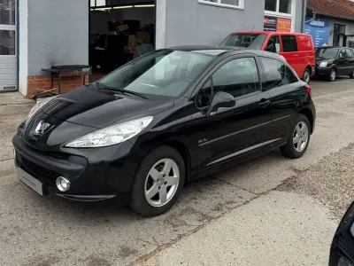 Gebraucht Peugeot 207 Tendance 73 PS (53 kW) 2009 Schwarz Limousine