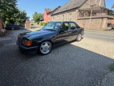 Gebraucht Mercedes E260 166 PS (122 kW) 1986 Schwarz Limousine