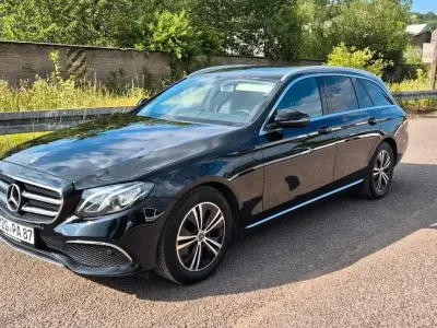 Używany Mercedes E220 Avantgarde 194 KM (142 kW) 2019 Czarny Kombi
