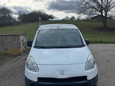 Gebraucht Peugeot Partner 90 PS (66 kW) 2013 Weiß Van / Kleinbus