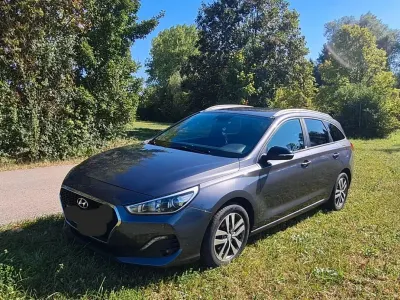 Gebraucht Hyundai i30 Passion 99 PS (72 kW) 2018 Grau Limousine
