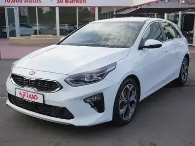 Gebraucht Kia Ceed Spirit 140 PS (102 kW) 2021 Weiß Kleinwagen