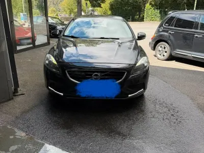 Gebraucht Volvo V40 Summum 120 PS (88 kW) 2015 Schwarz Limousine