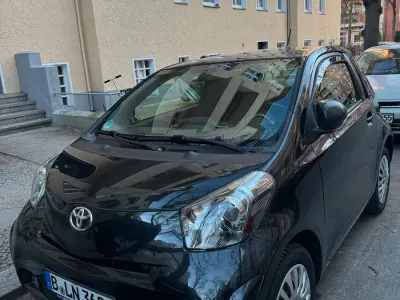 Gebraucht Toyota iQ 69 PS (50 kW) 2010 Schwarz Kleinwagen
