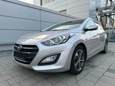 Gebraucht Hyundai i30 Trend 110 PS (80 kW) 2016 Silber Kombi