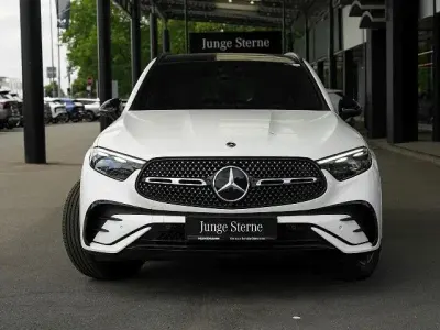 Gebraucht Mercedes GLC300 AMG 258 PS (189 kW) 2023 Manufaktur diamantweiß bright SUV