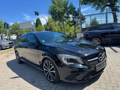 Gebraucht Mercedes CLA180 Shooting Brake Urban 122 PS (89 kW) 2016 Schwarz Kombi