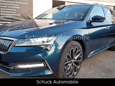 Gebraucht Skoda Superb LAURIN & KLEMENT 156 PS (114 kW) 2022 Blau Kombi