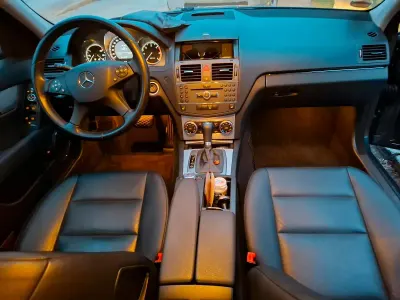 Gebraucht Mercedes C320 Avantgarde 224 PS (164 kW) 2009 Andere farben Limousine