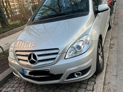 Gebraucht Mercedes B200 140 PS (102 kW) 2009 Silber Van / Kleinbus