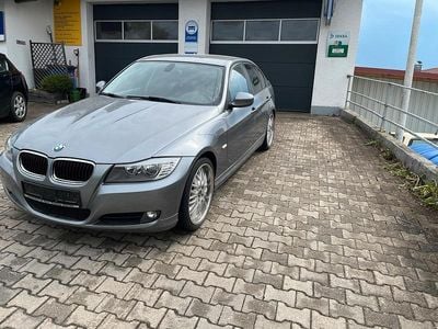 Gebraucht BMW 320 184 PS (135 kW) 2010 Grau Limousine
