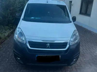 Gebraucht Peugeot Partner 102 PS (75 kW) 2016 Weiß Van / Kleinbus