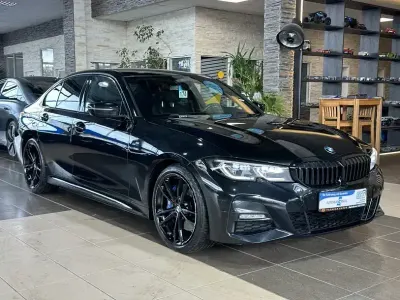 Second-hand BMW 330 Advantage 286 CP (210 kW) 2021 Negru Berlinǎ