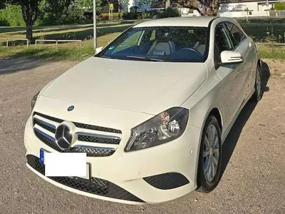Gebraucht Mercedes A180 Style 122 PS (89 kW) 2013 Weiß Kleinwagen