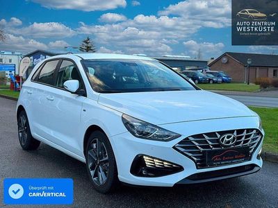 Serenity white / mic Gebraucht 2024 Hyundai i30 Trend Limousine | 19.975 € (Superpreis)