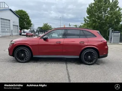 Gebraucht Mercedes GLC300 AMG 269 PS (197 kW) 2023 Manufaktur hyazinthrot (metallic) SUV