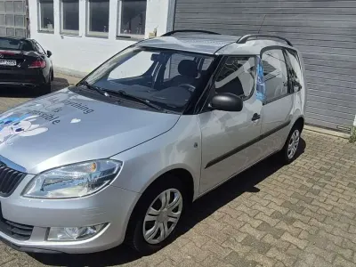 Gebraucht Skoda Roomster Plus Edition 69 PS (50 kW) 2011 Brilliantsilber metallic Van / Kleinbus