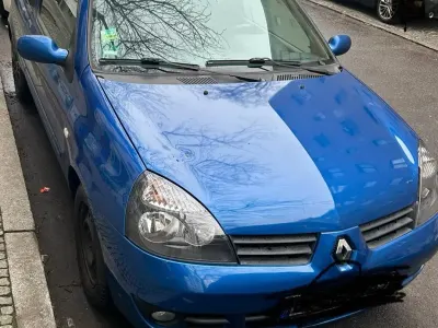 Używany Renault Clio II 58 KM (42 kW) 2007 Niebieski Hatchback