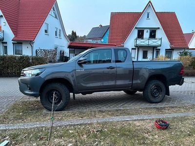 Gebraucht Toyota HiLux 150 PS (110 kW) 2017 Grau Pickup