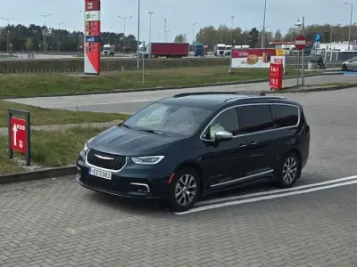 Używany Chrysler Pacifica 272 KM (200 kW) 2023 Niebieski Van
